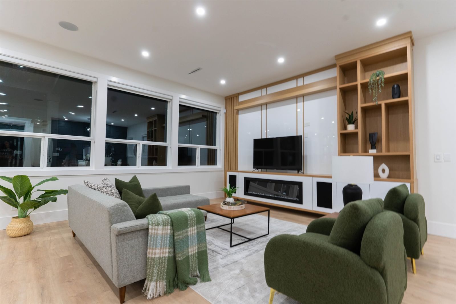 Listing Image 12