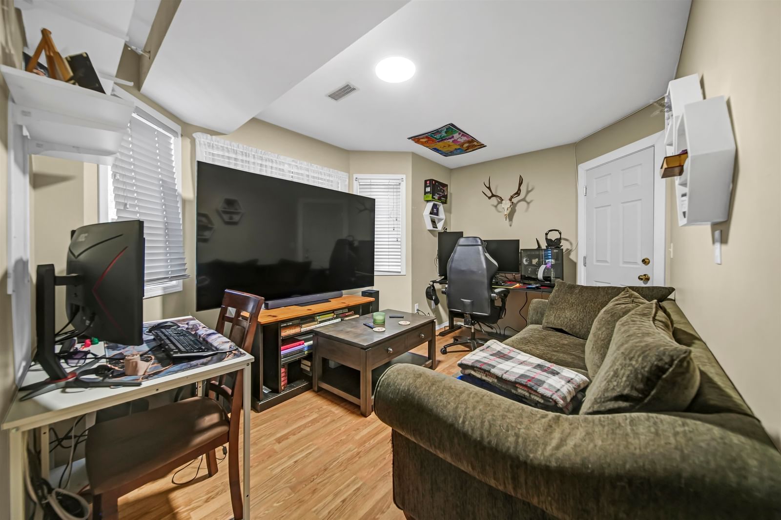 Listing Image 20