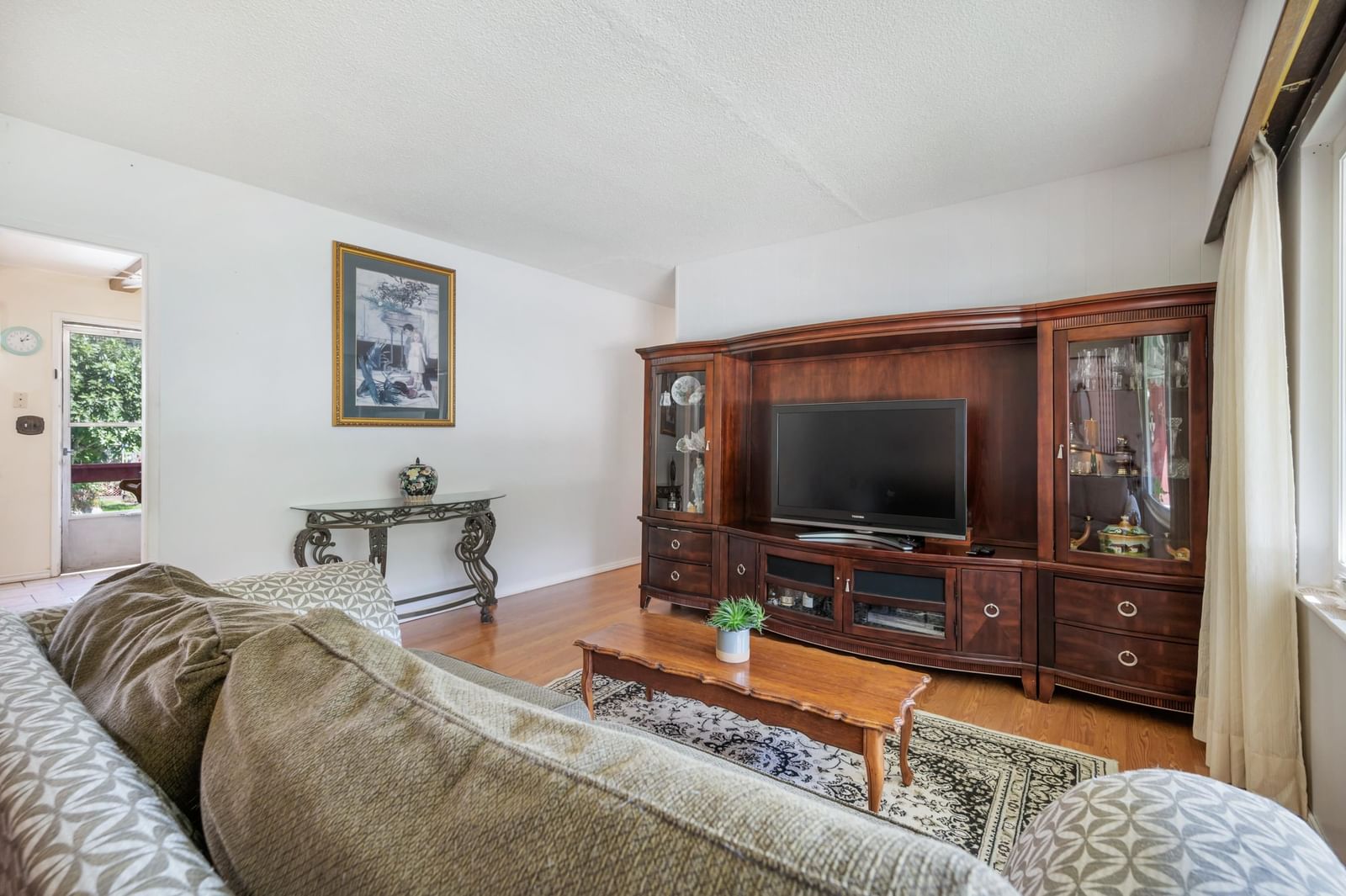 Listing Image 6