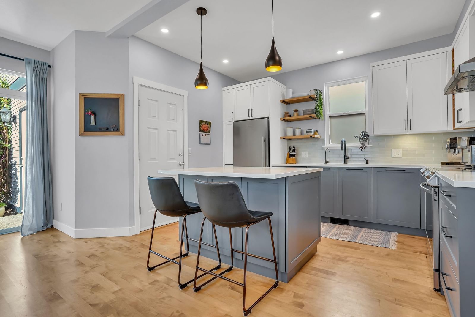 Listing Image 9