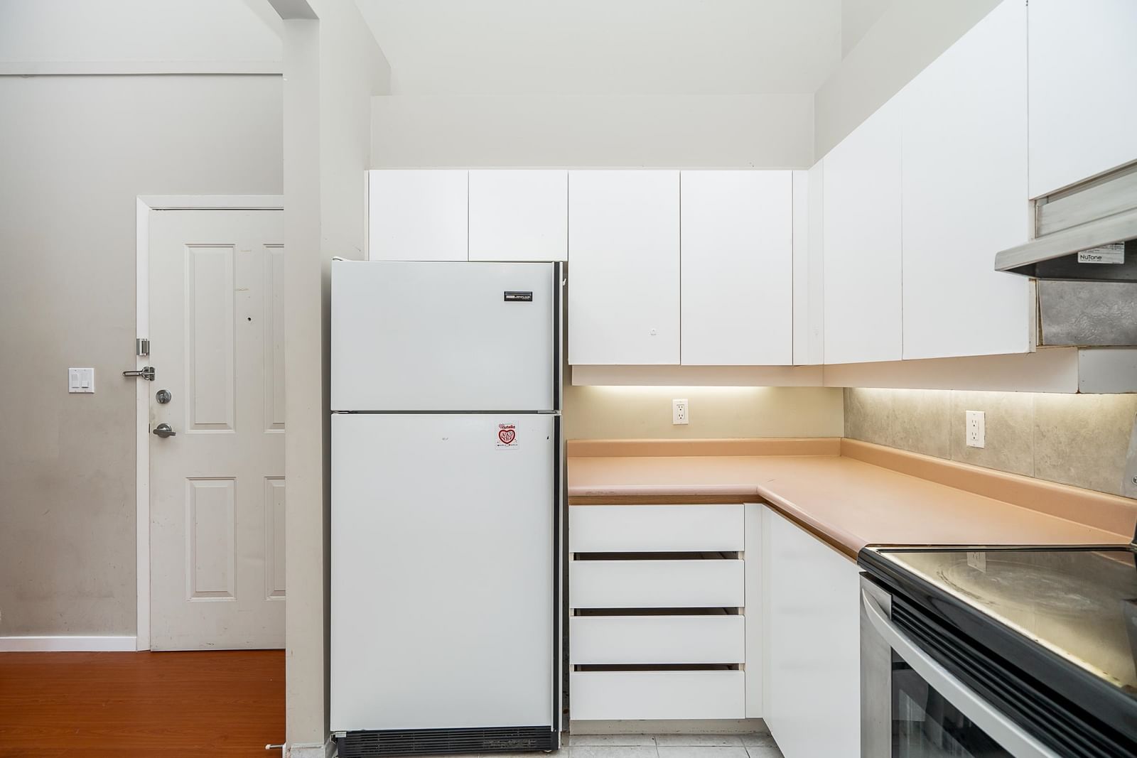 Listing Image 8