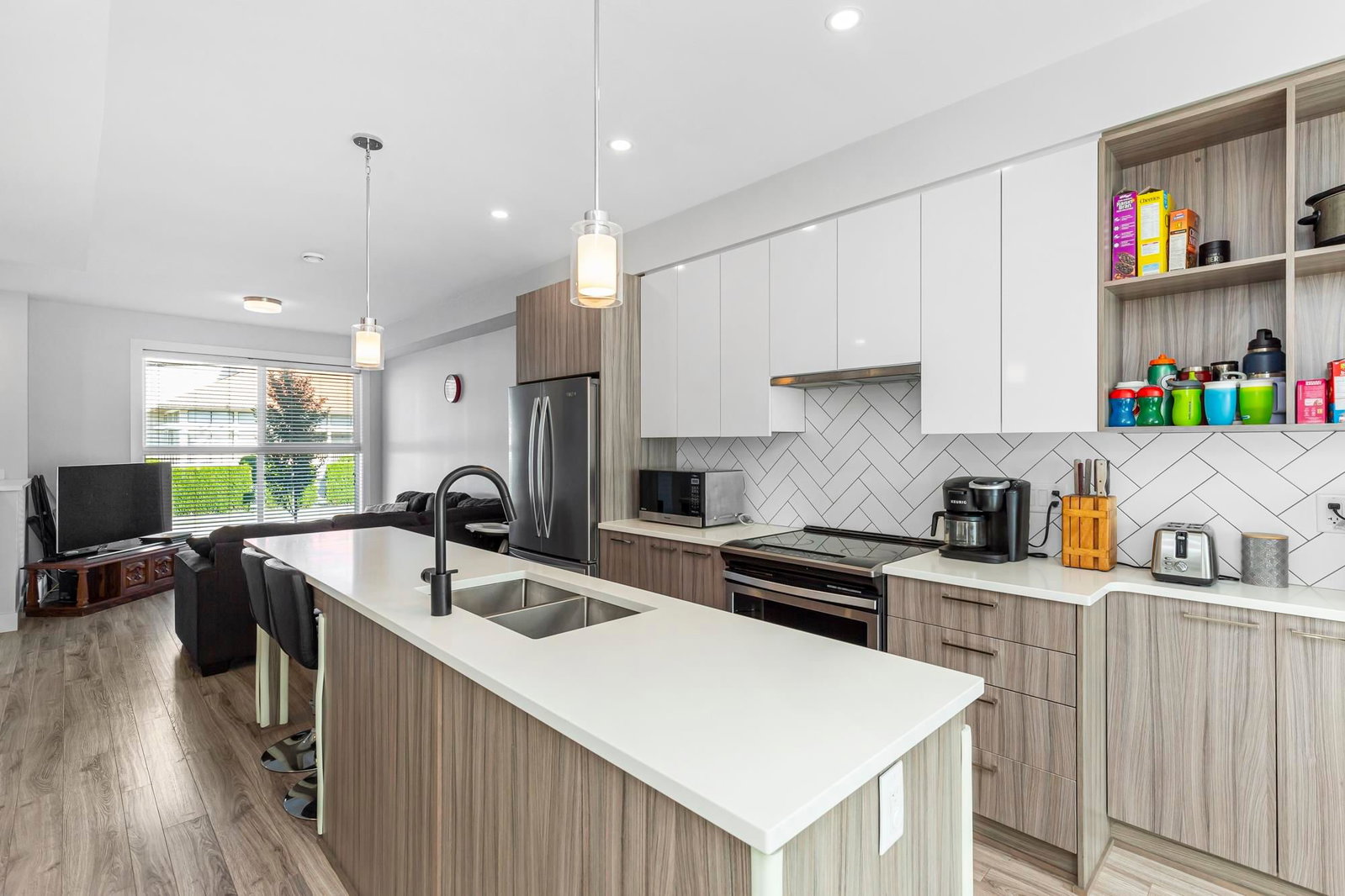 Listing Image 19