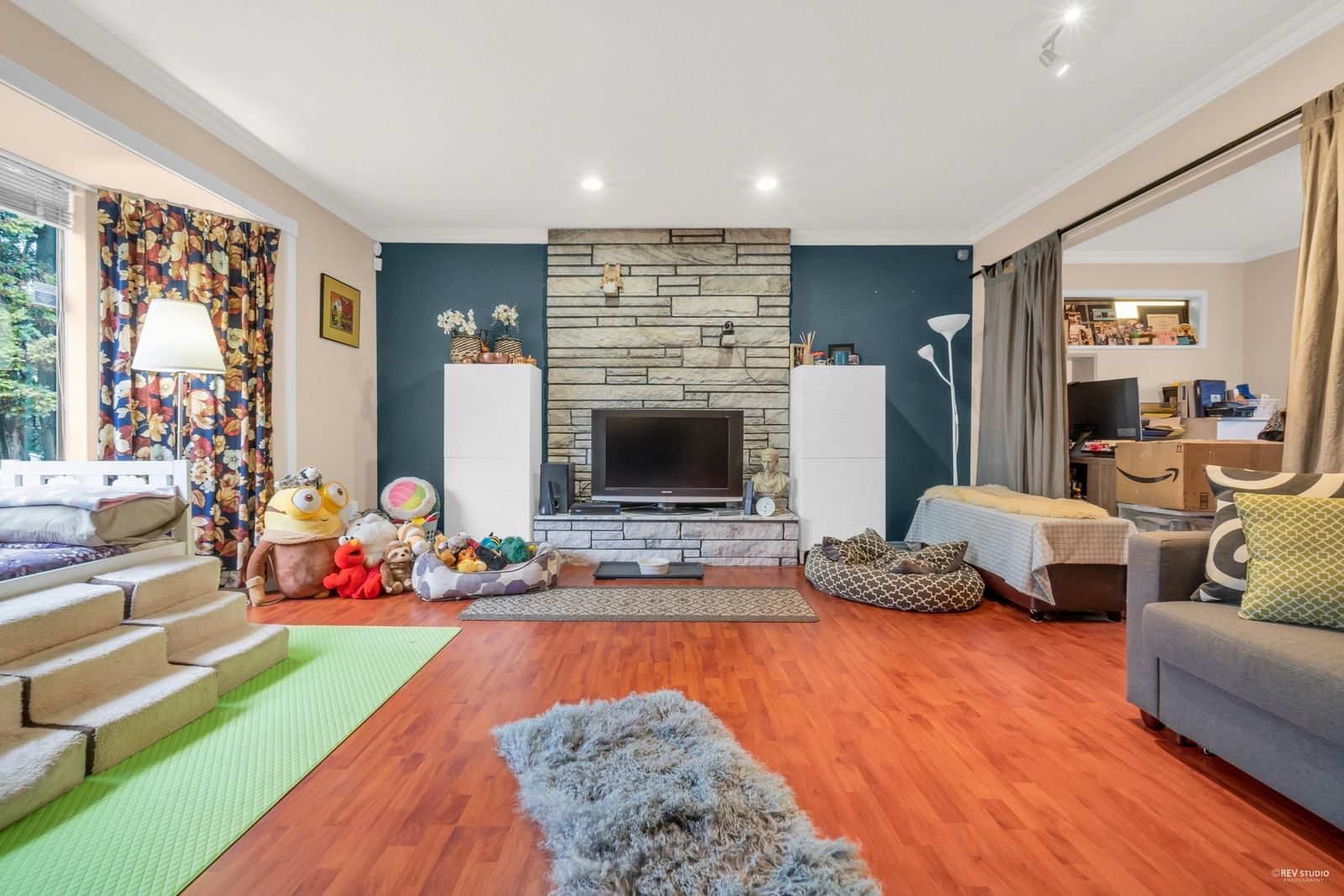 Listing Image 4