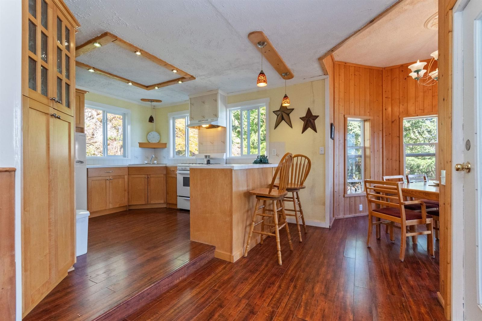 Listing Image 12