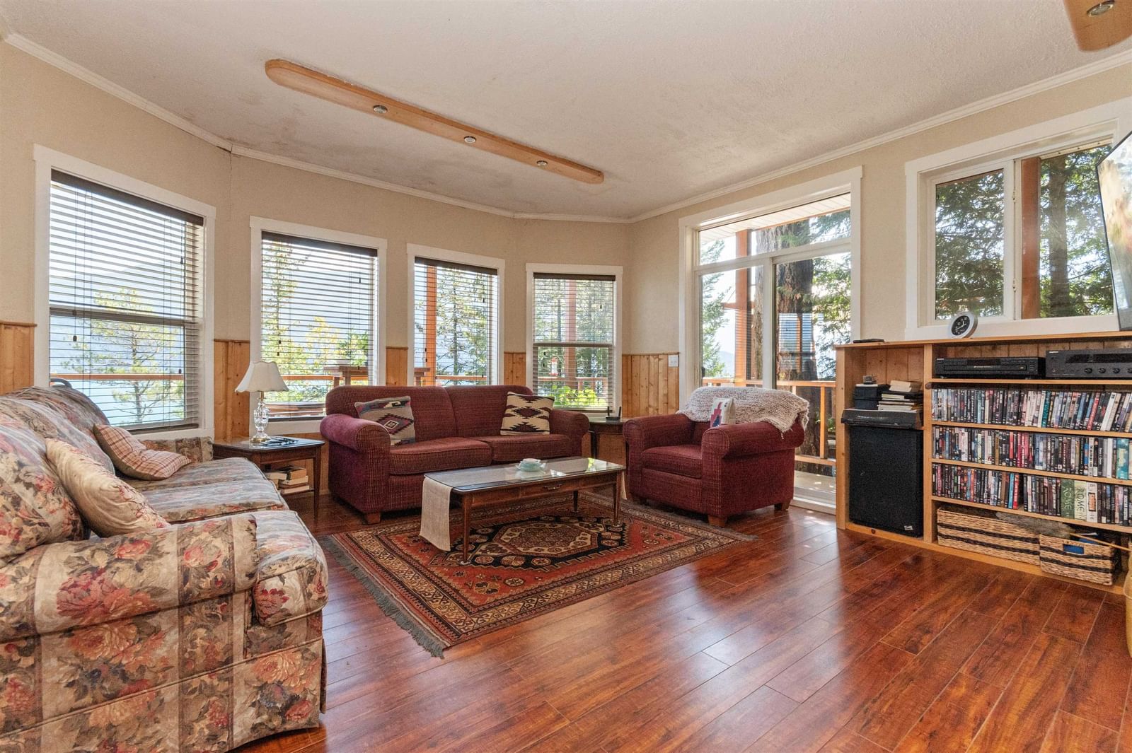 Listing Image 9