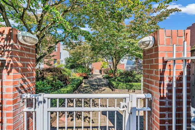 1557 Mariner Walk