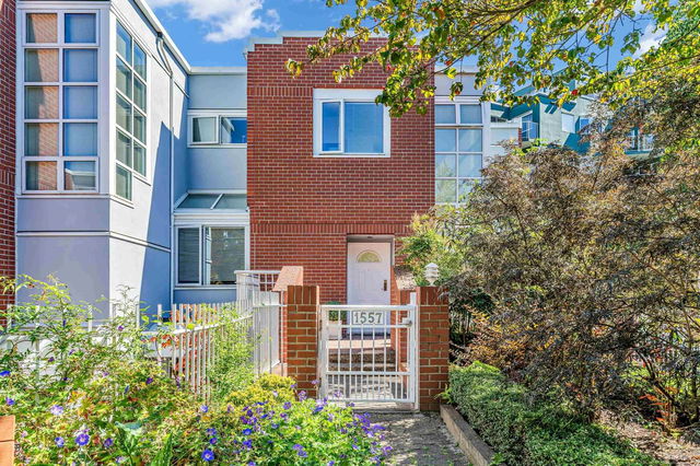 1557 Mariner Walk