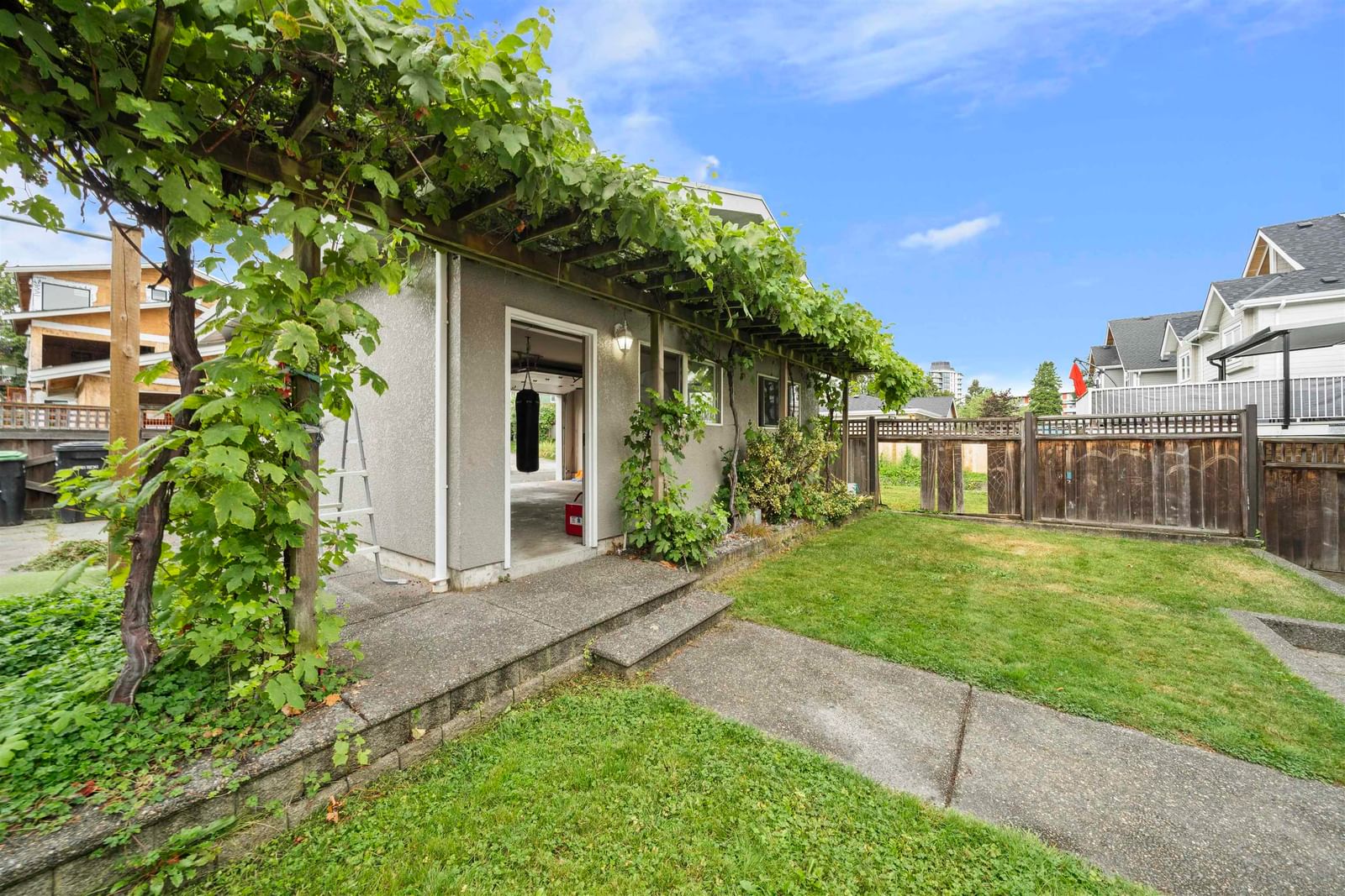 Listing Image 8
