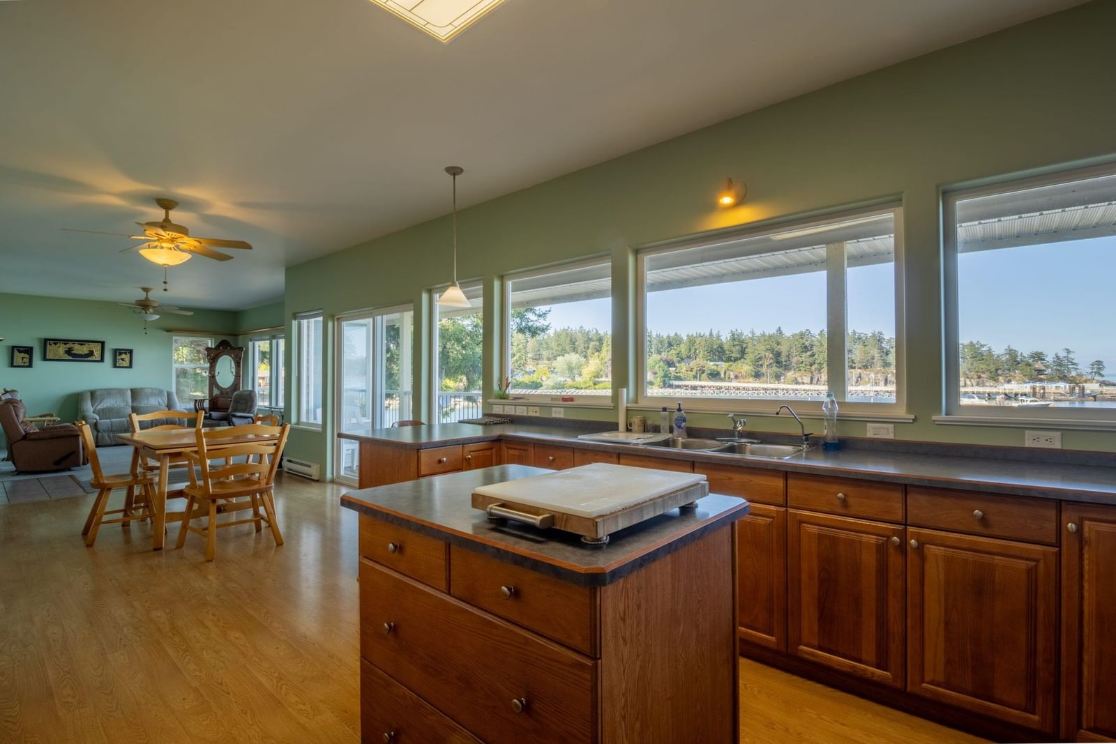 Listing Image 10