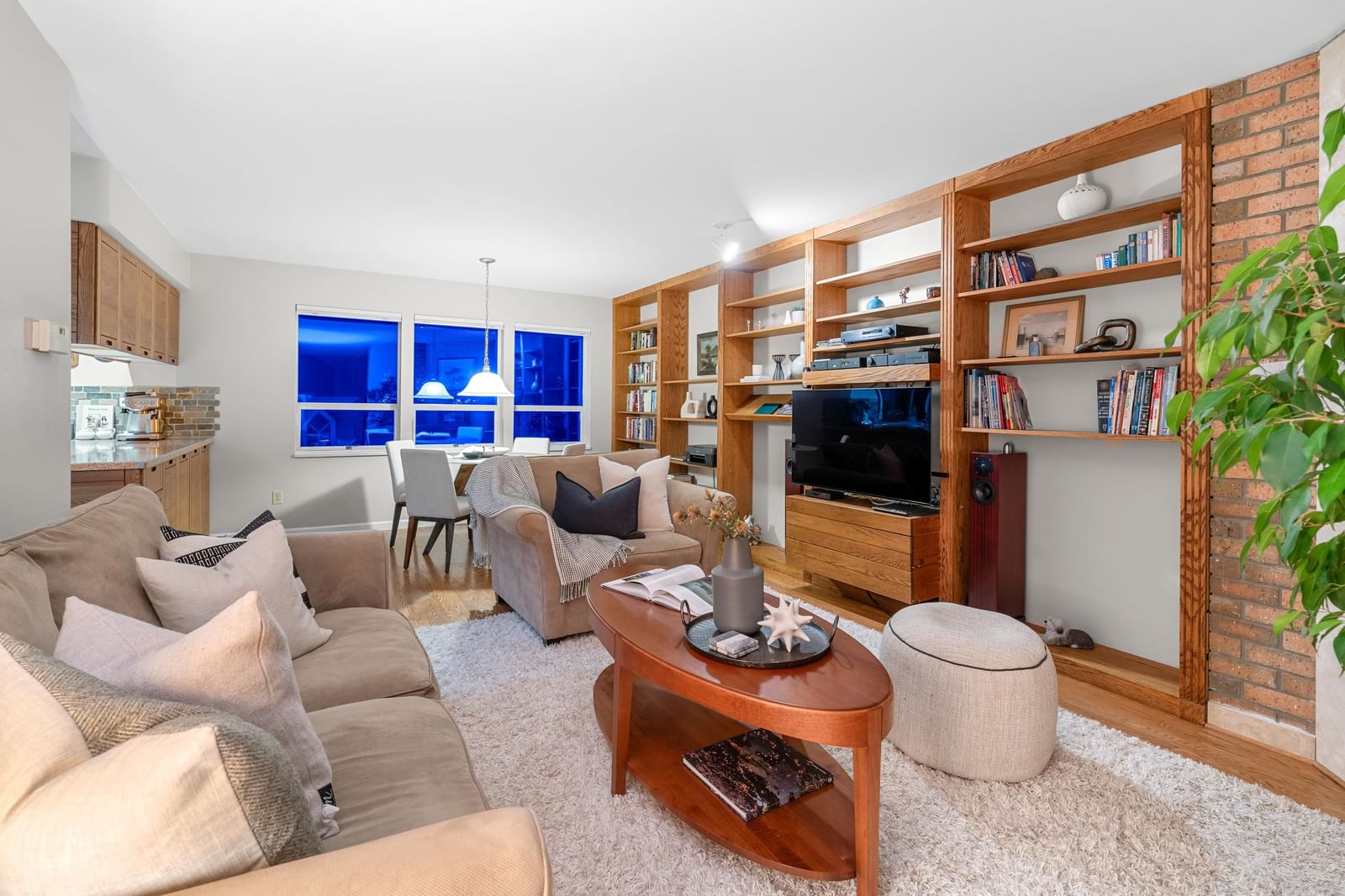 Listing Image 12