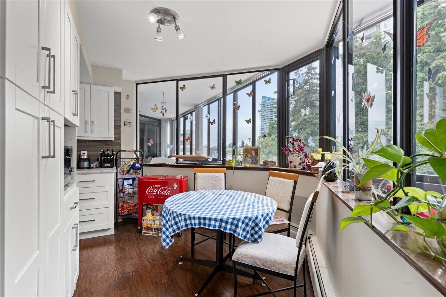 Listing Image 11