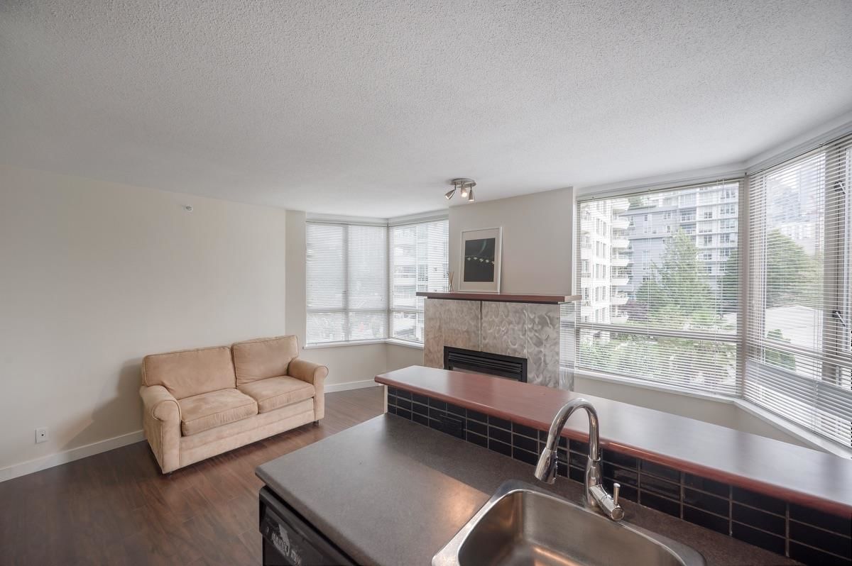 Listing Image 8