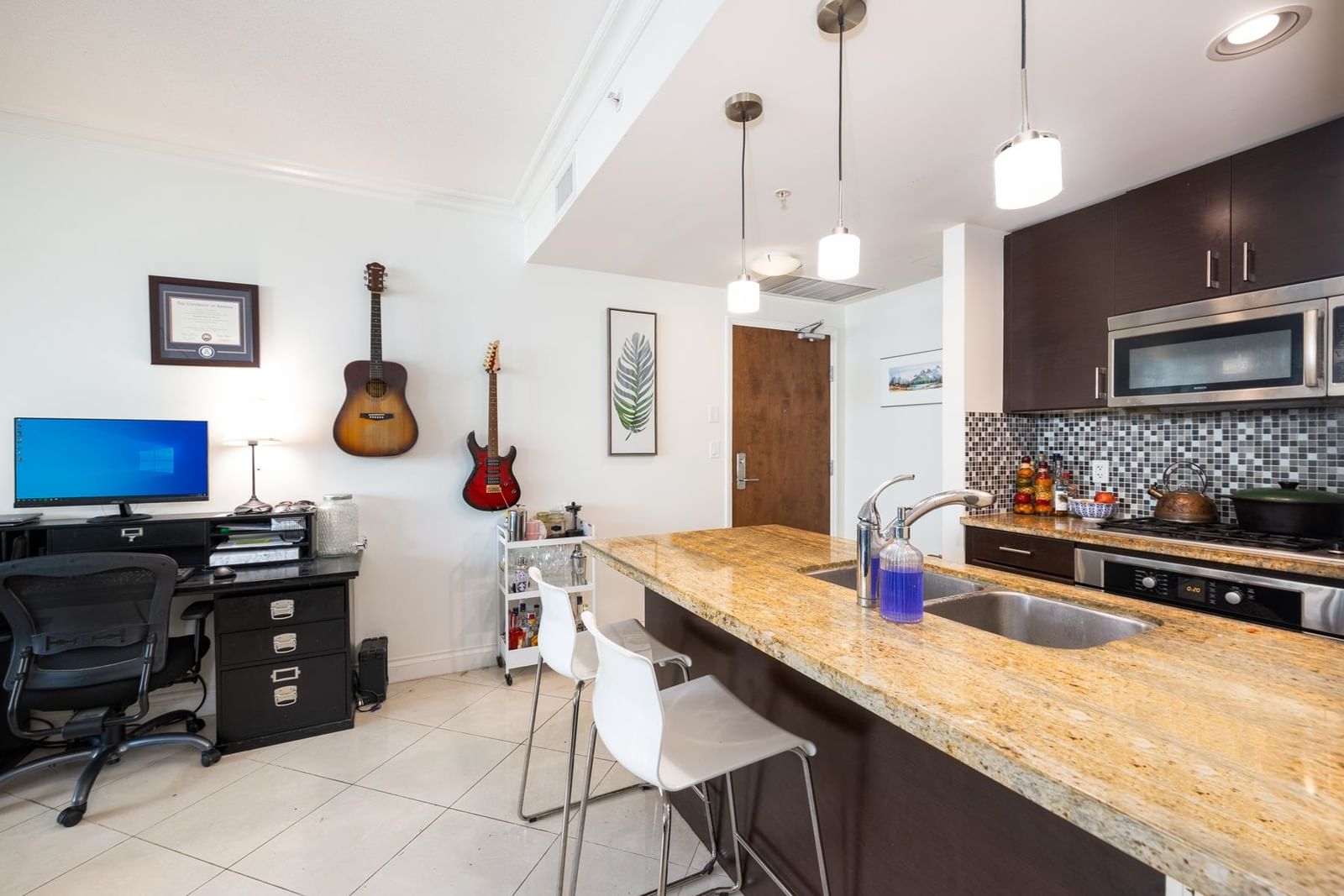 Listing Image 15