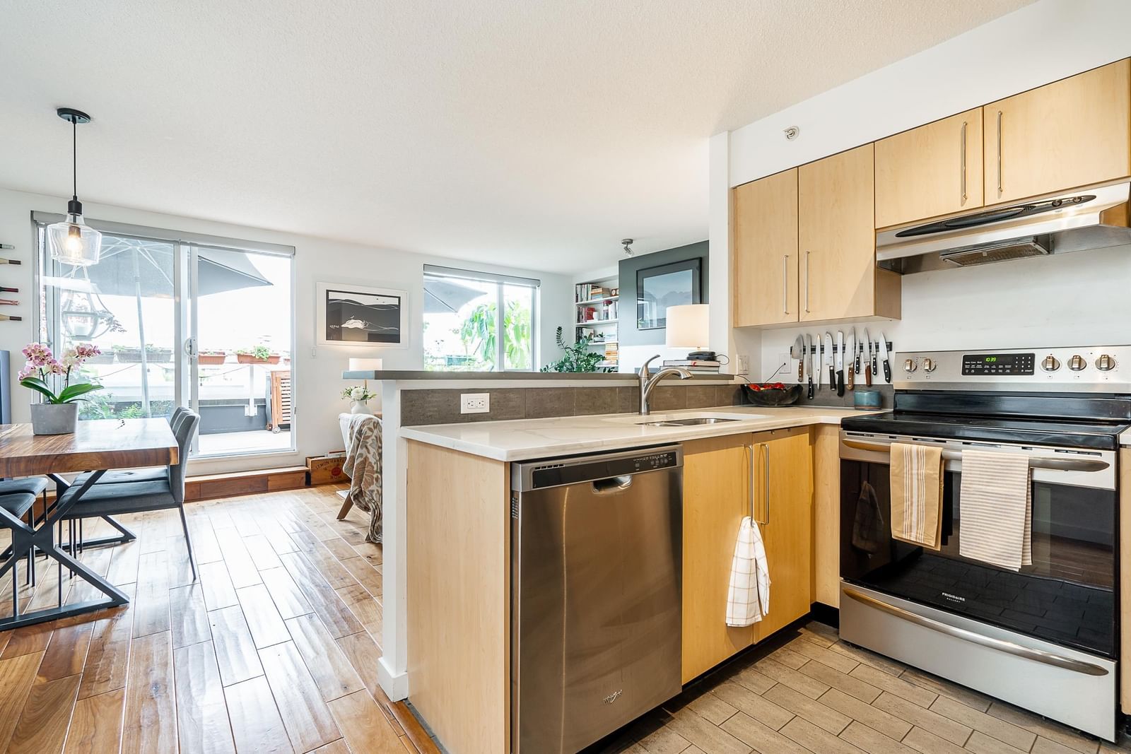 Listing Image 12