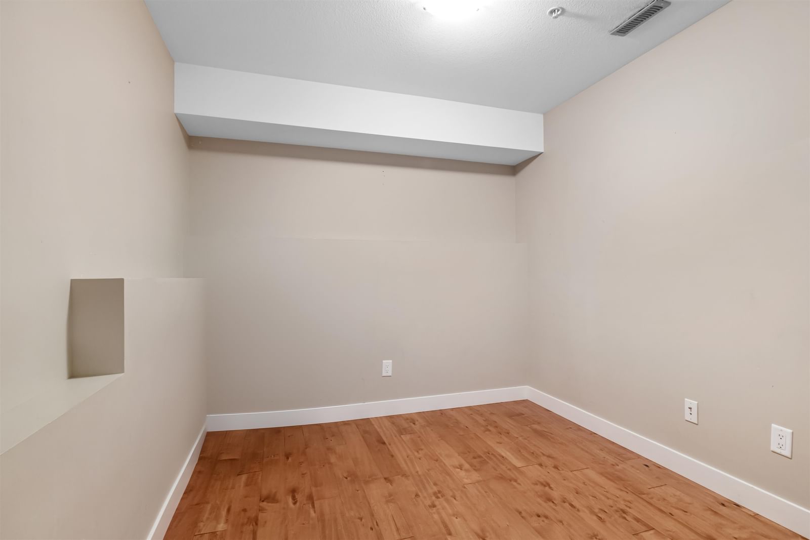 Listing Image 28