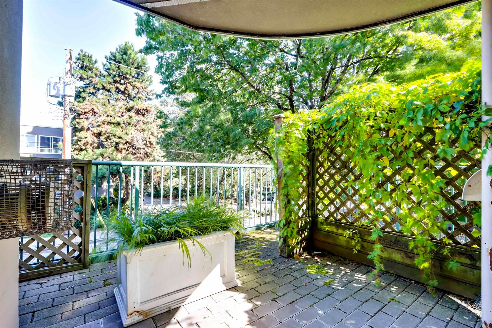 Listing Image 12