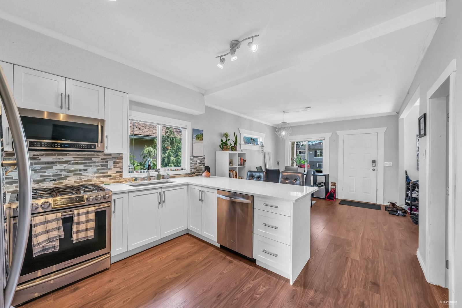 Listing Image 12