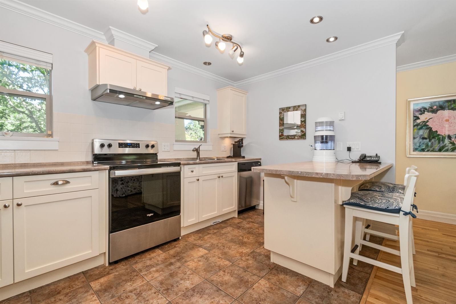 Listing Image 10