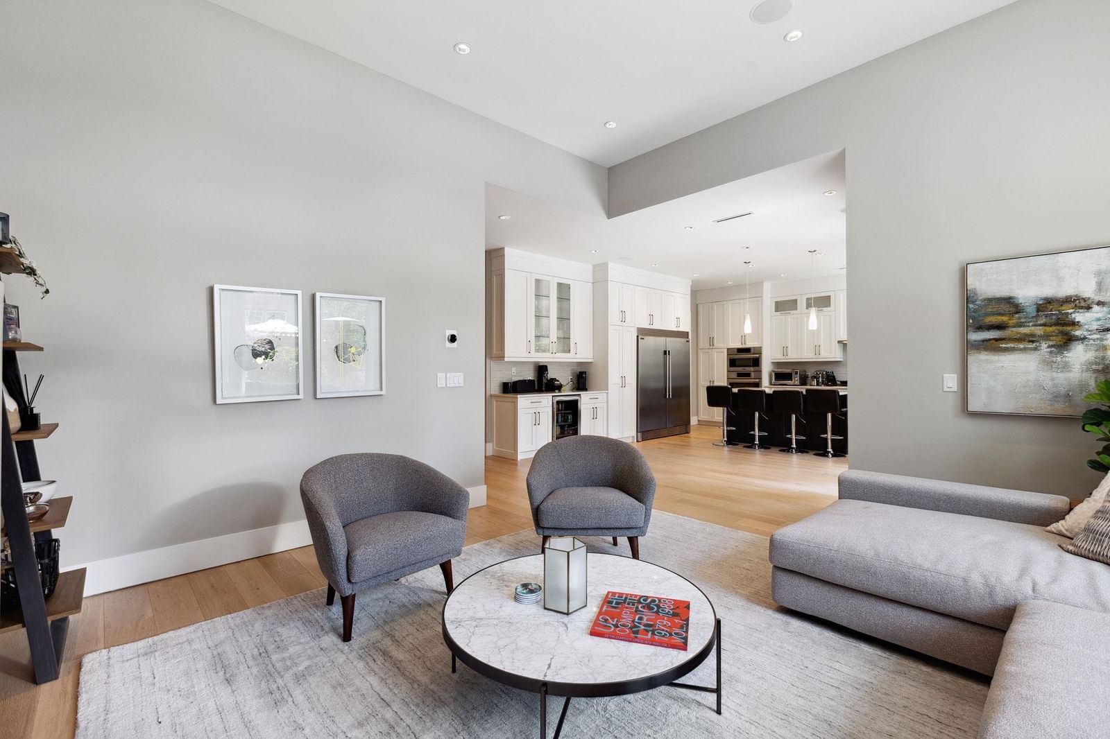 Listing Image 12
