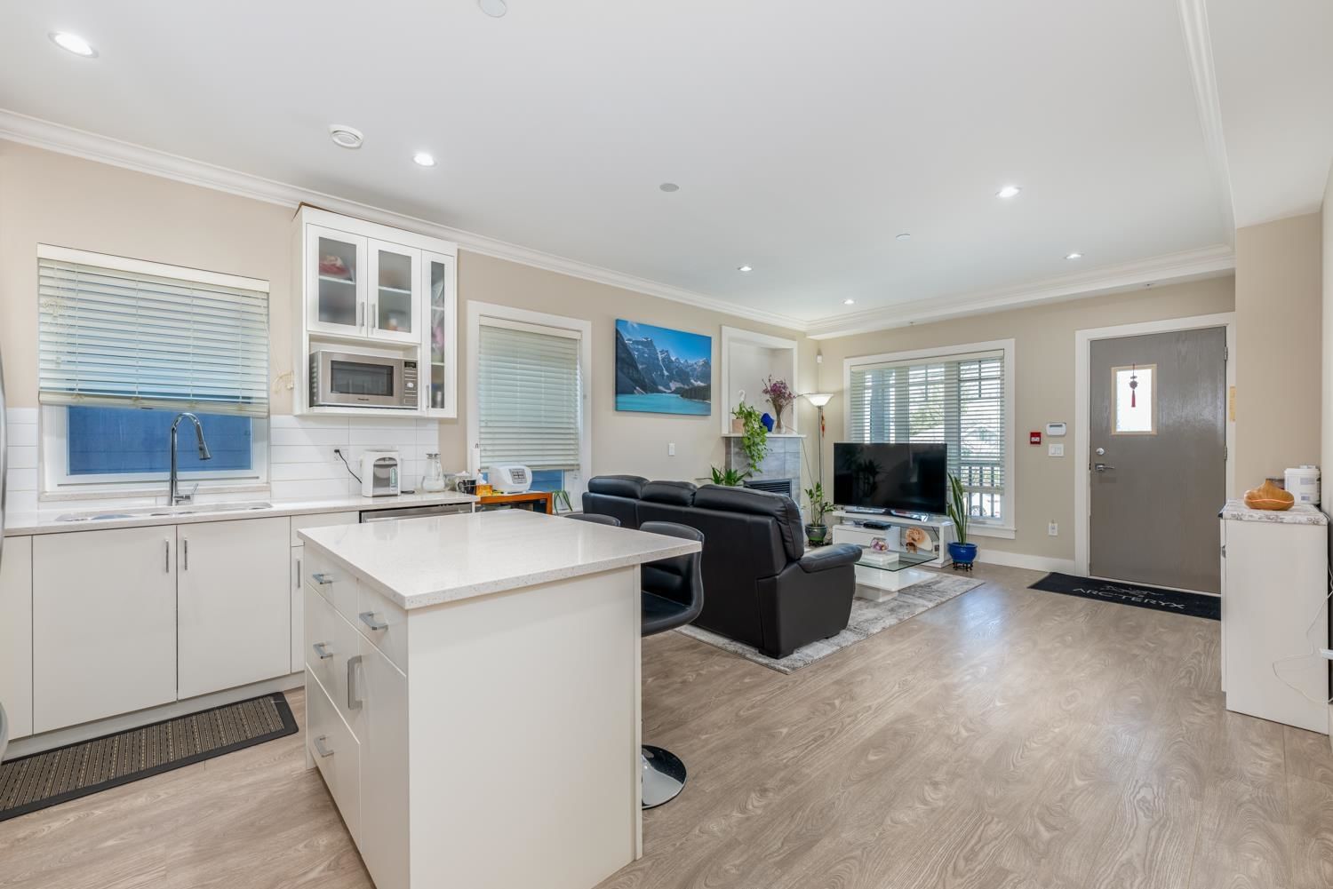 Listing Image 9