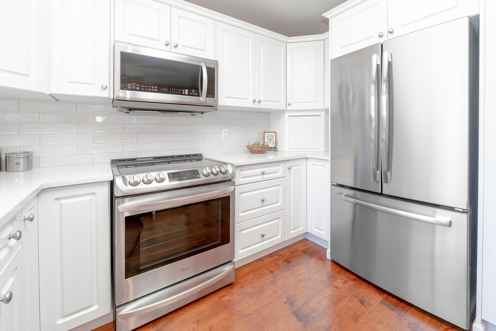 Listing Image 12