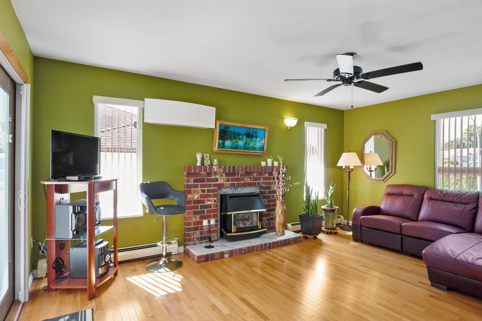 Listing Image 12
