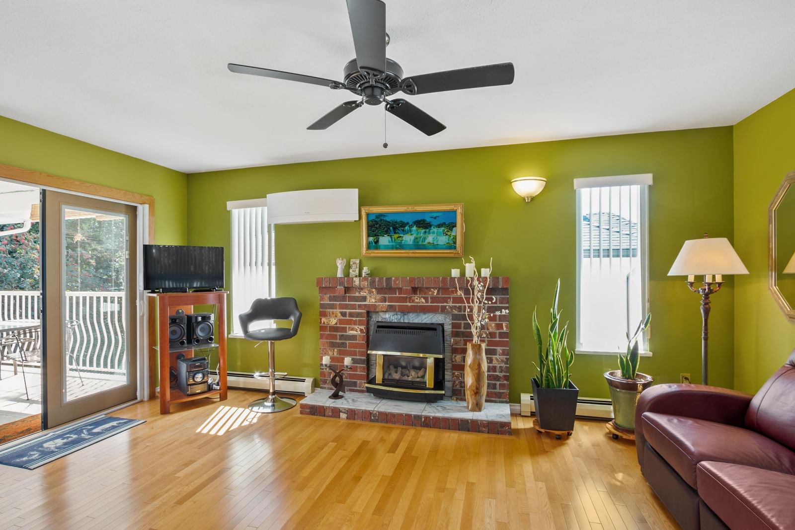 Listing Image 8