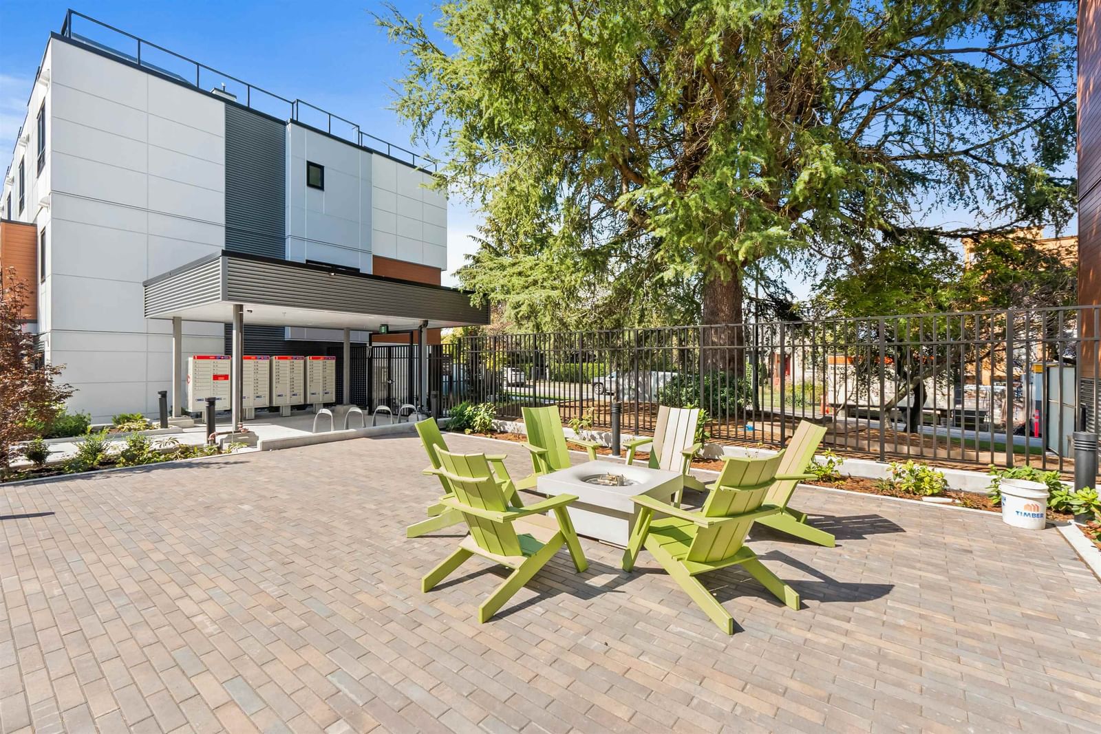 Listing Image 11