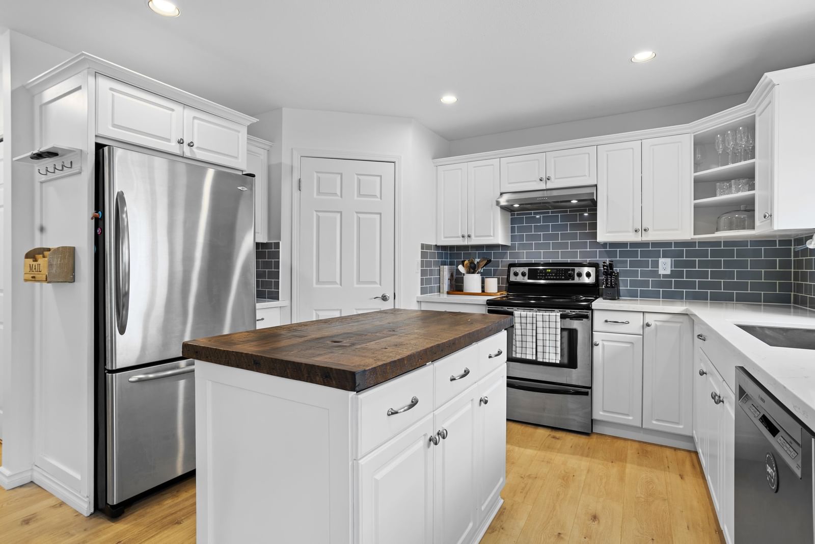 Listing Image 11