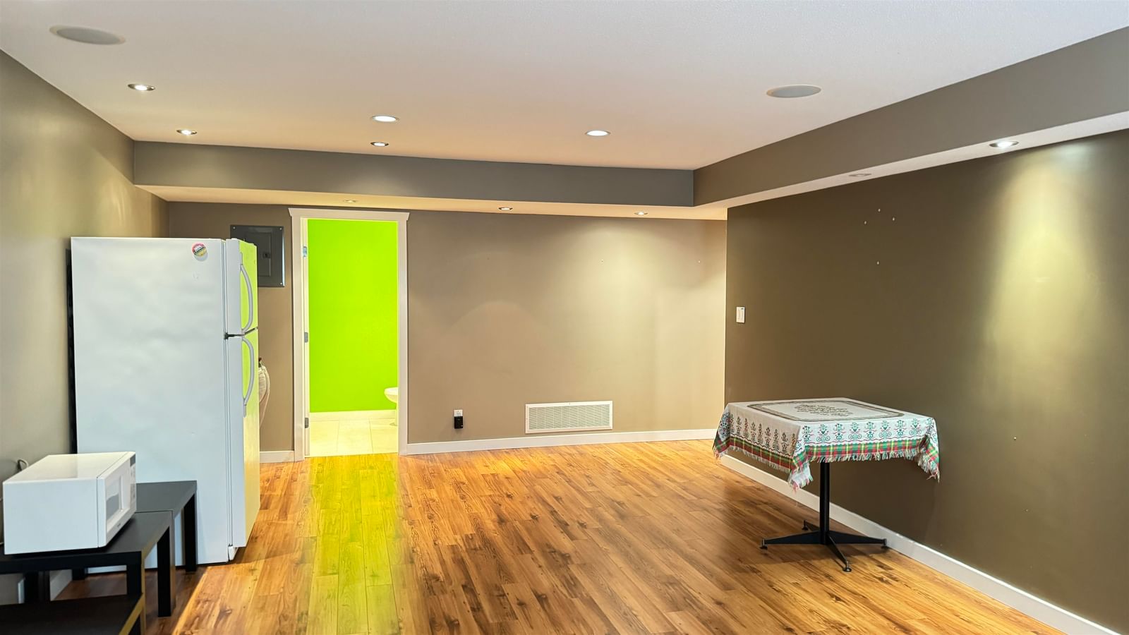 Listing Image 18