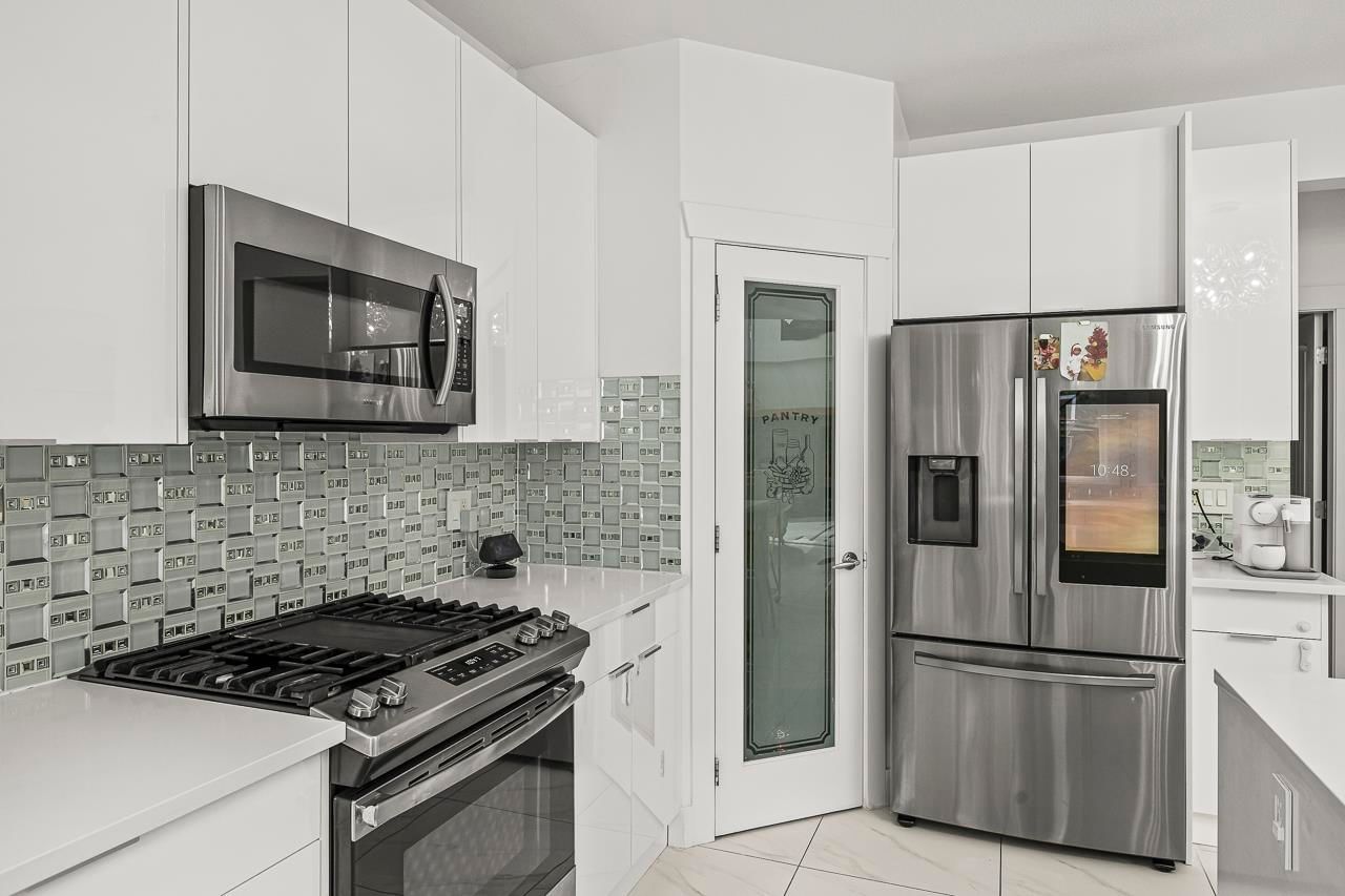 Listing Image 10