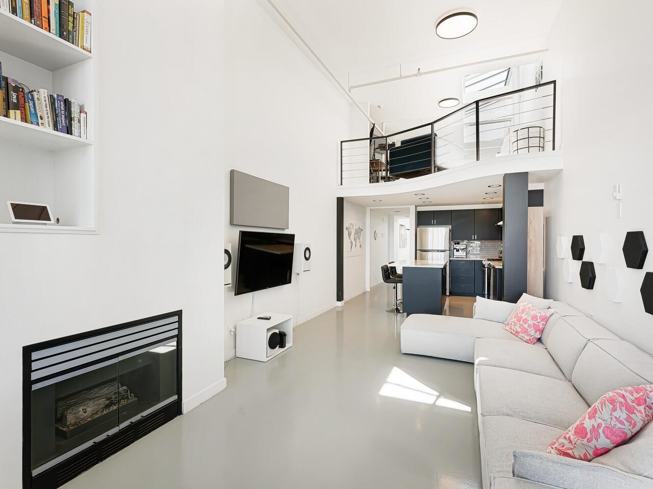 Listing Image 8