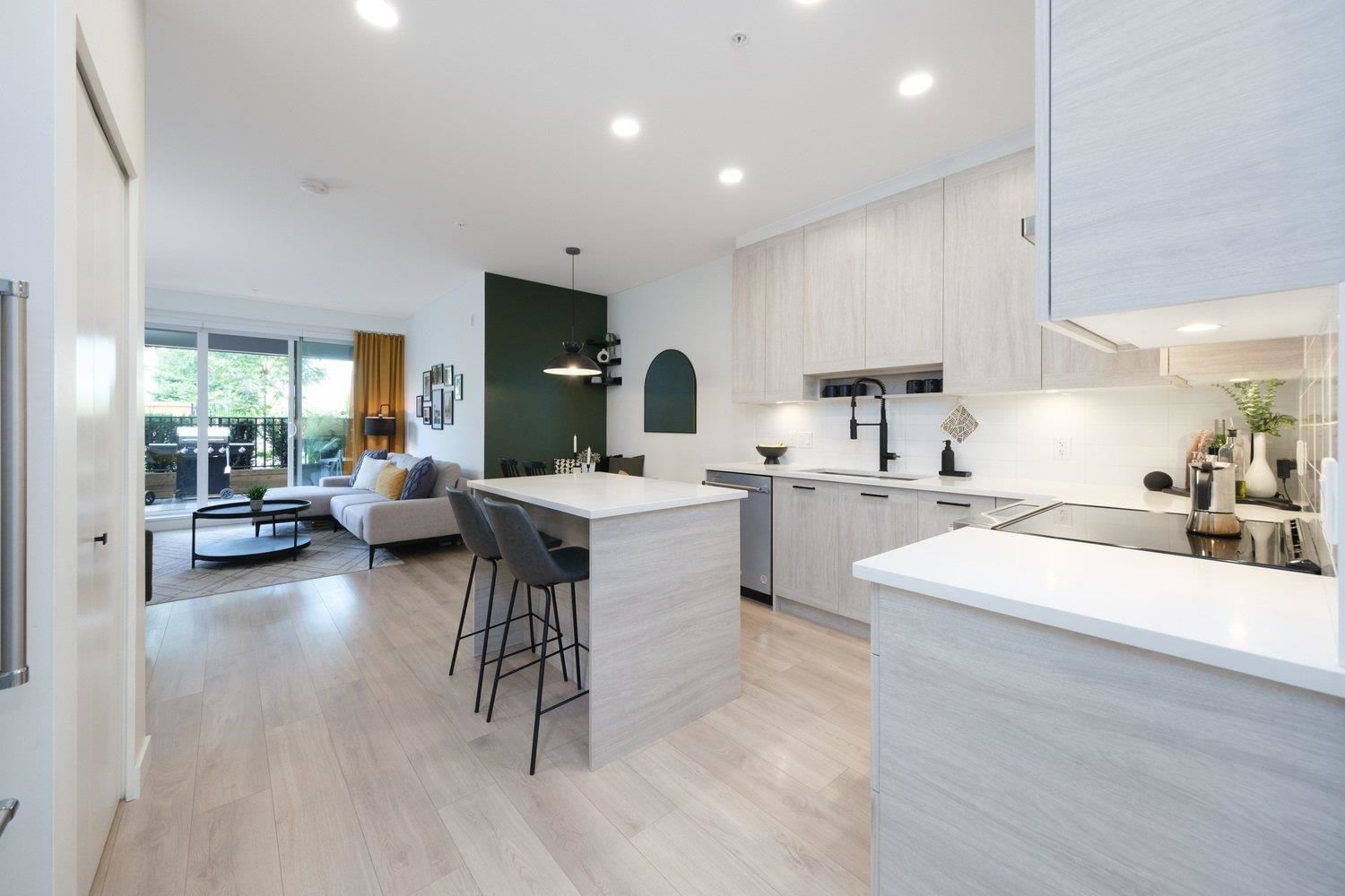 Listing Image 10