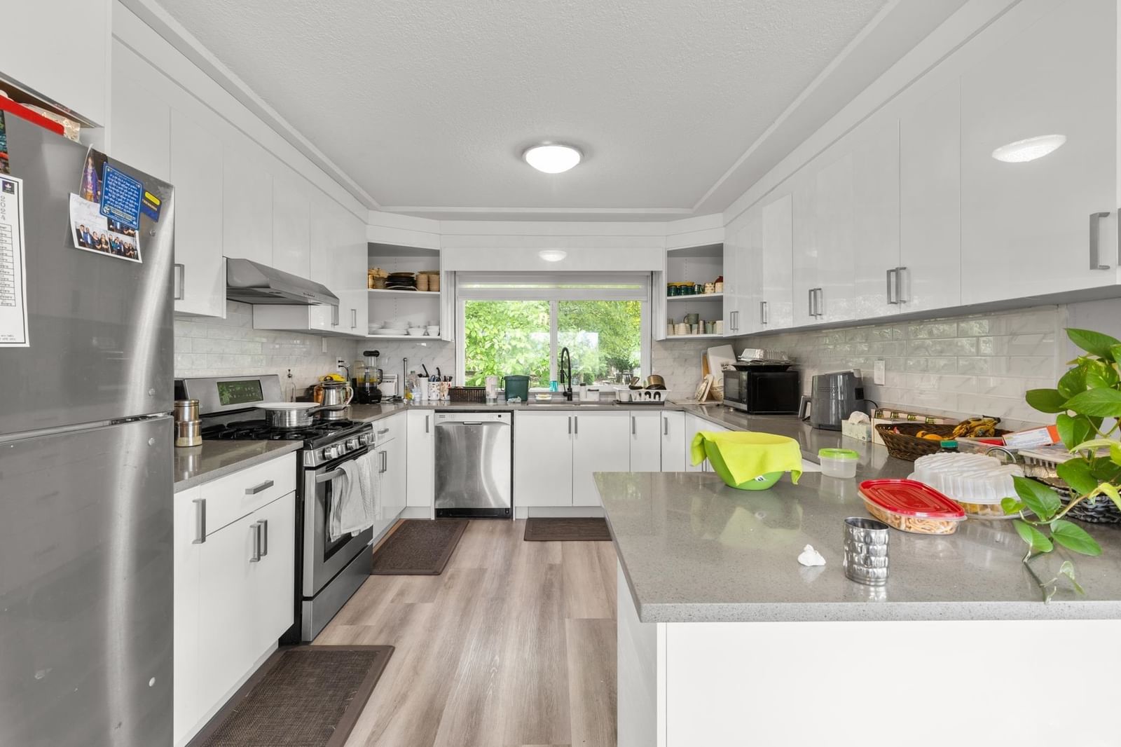 Listing Image 9