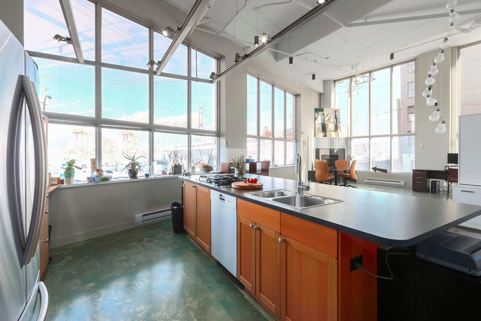 Listing Image 10