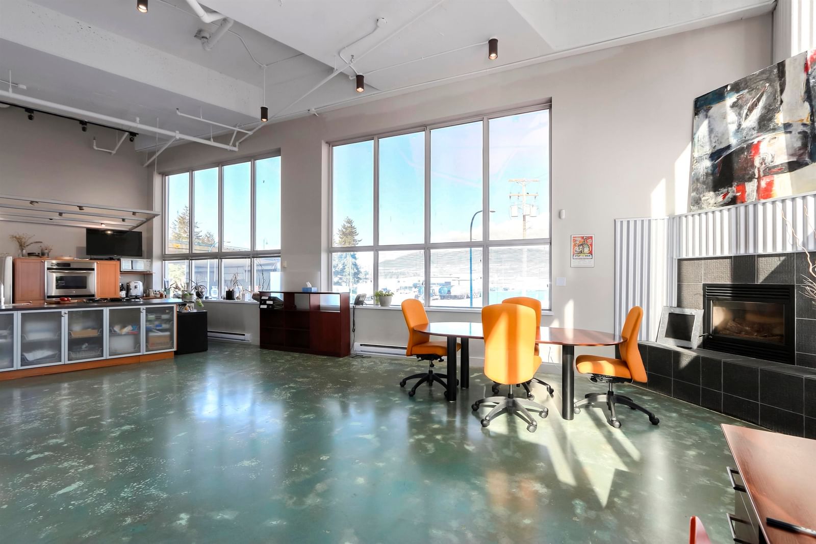 Listing Image 5