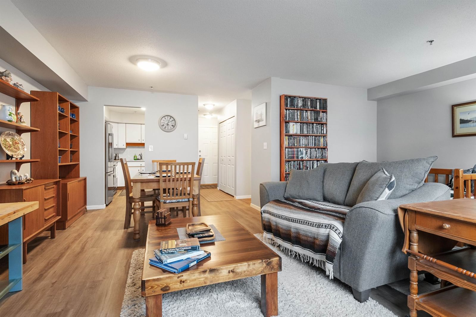 Listing Image 6