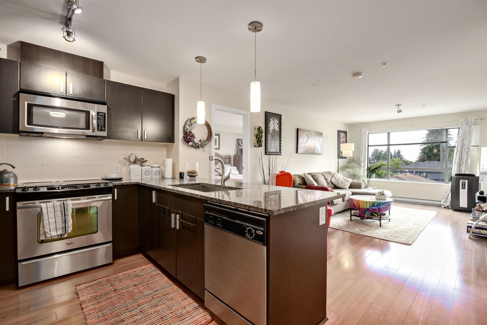 Listing Image 12