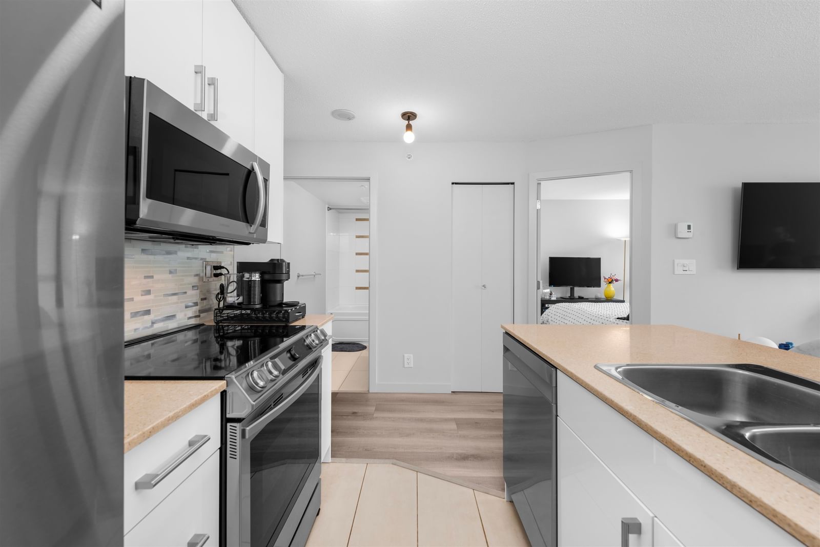 Listing Image 6