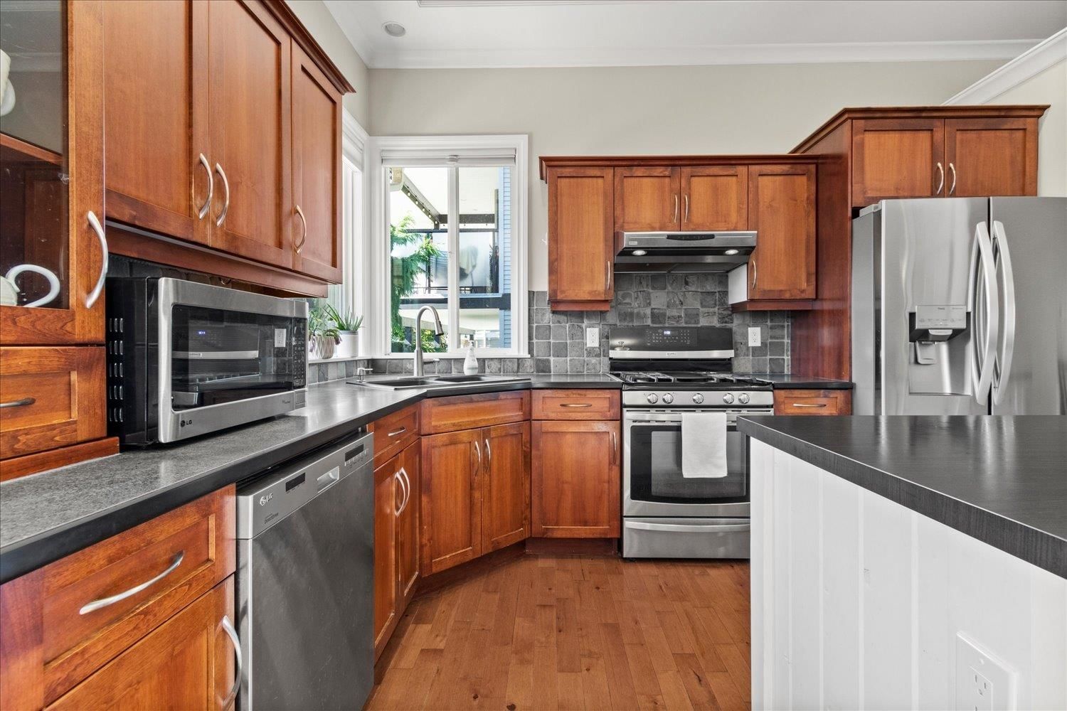 Listing Image 9