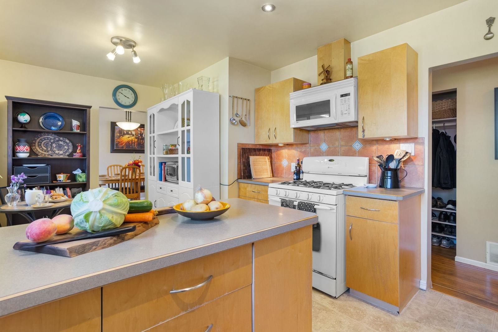 Listing Image 19