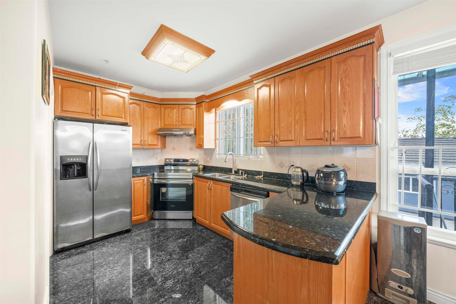 Listing Image 12