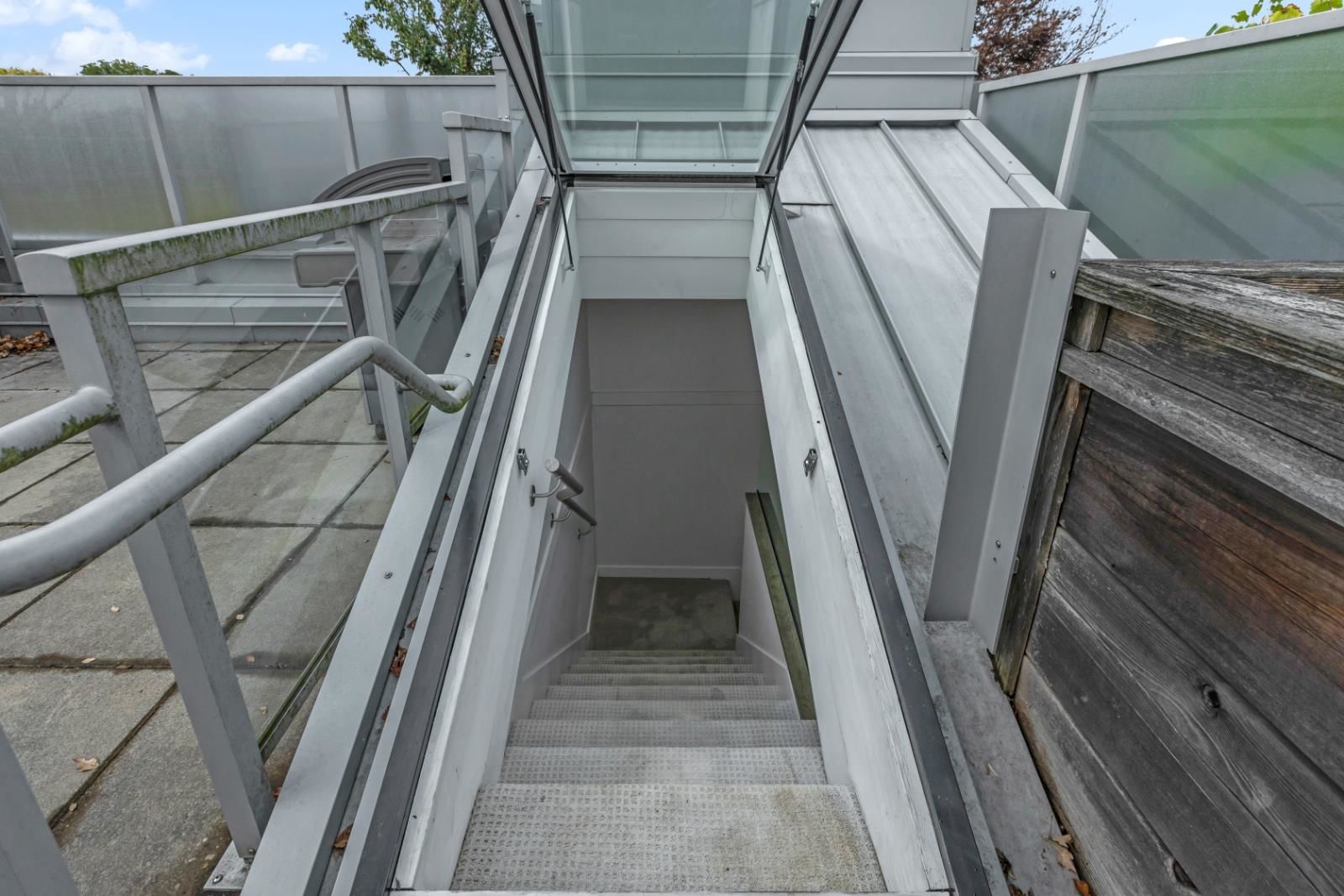 Listing Image 24