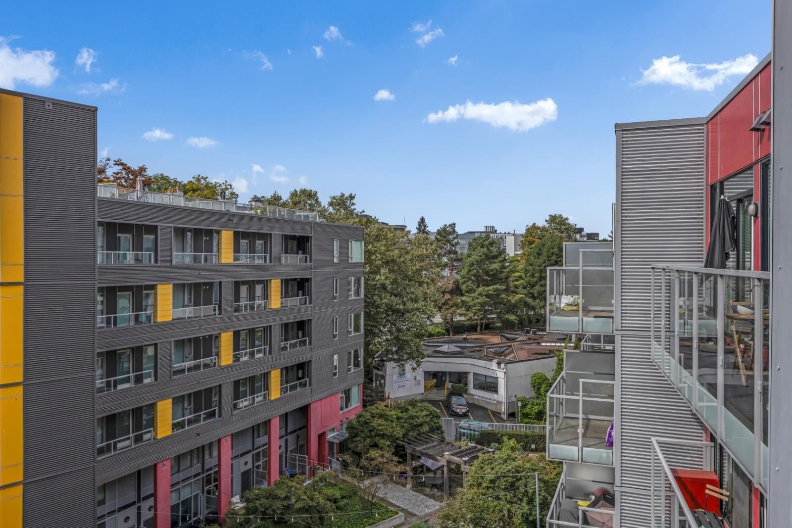 Listing Image 6