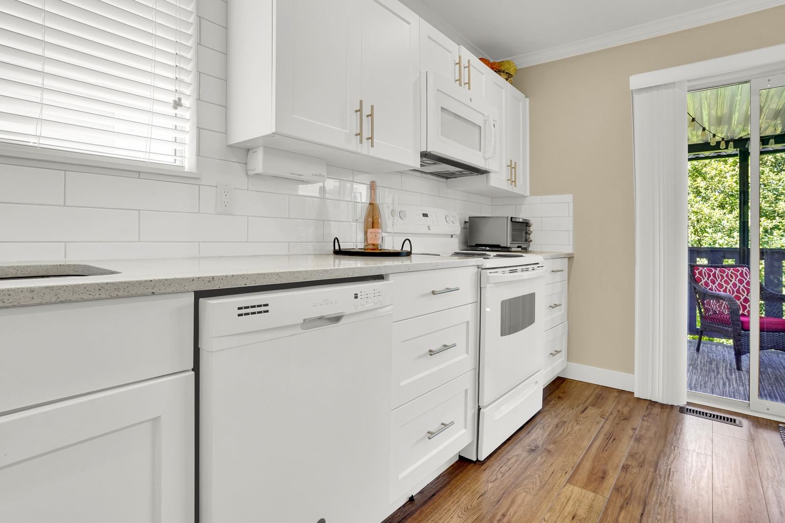 Listing Image 11