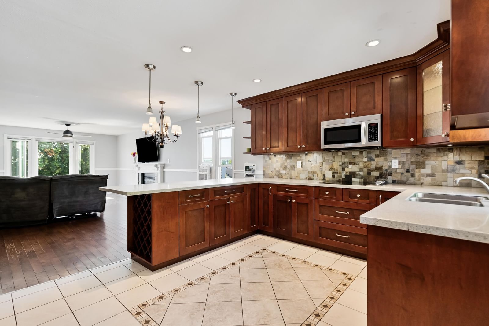 Listing Image 10