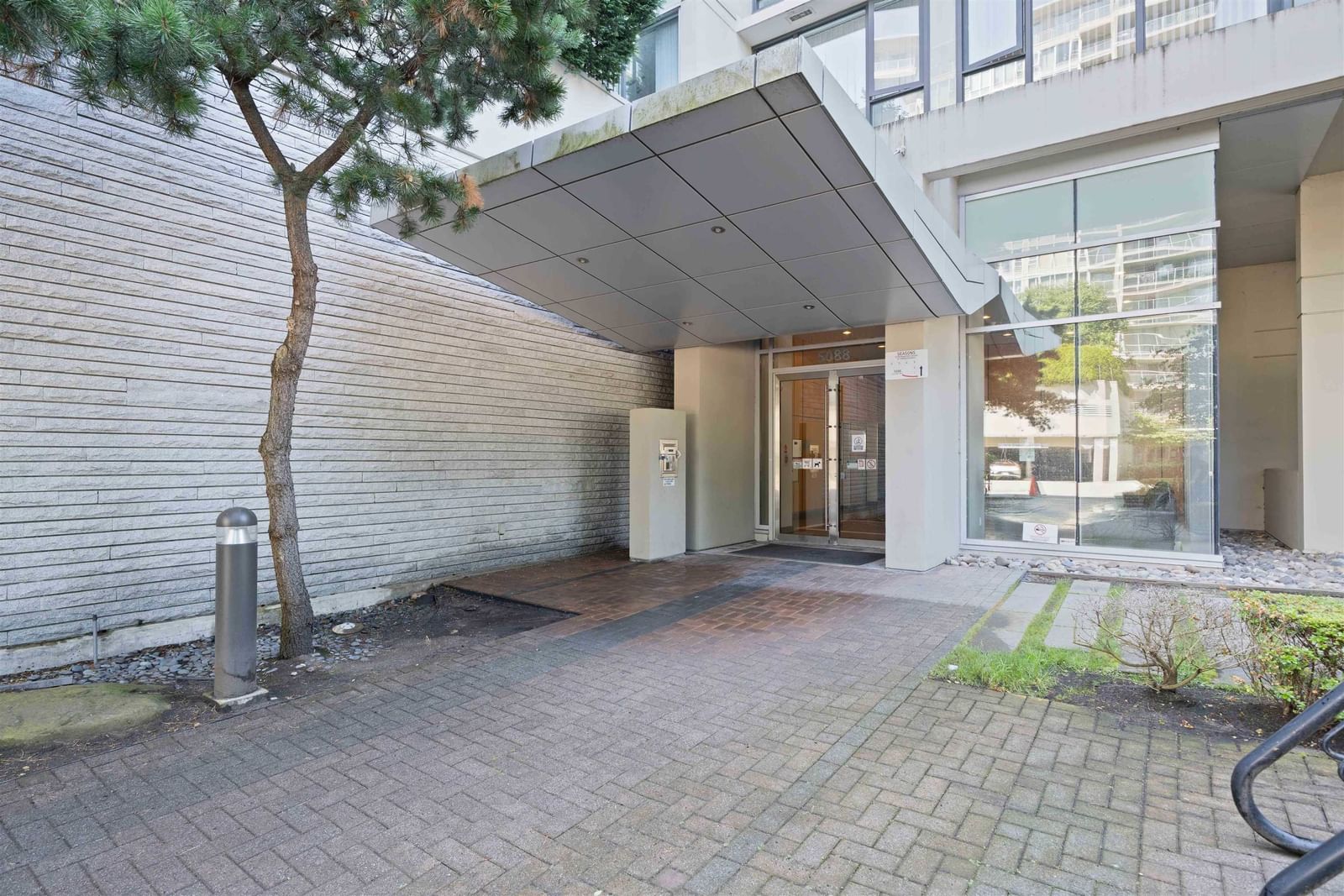 Listing Image 6
