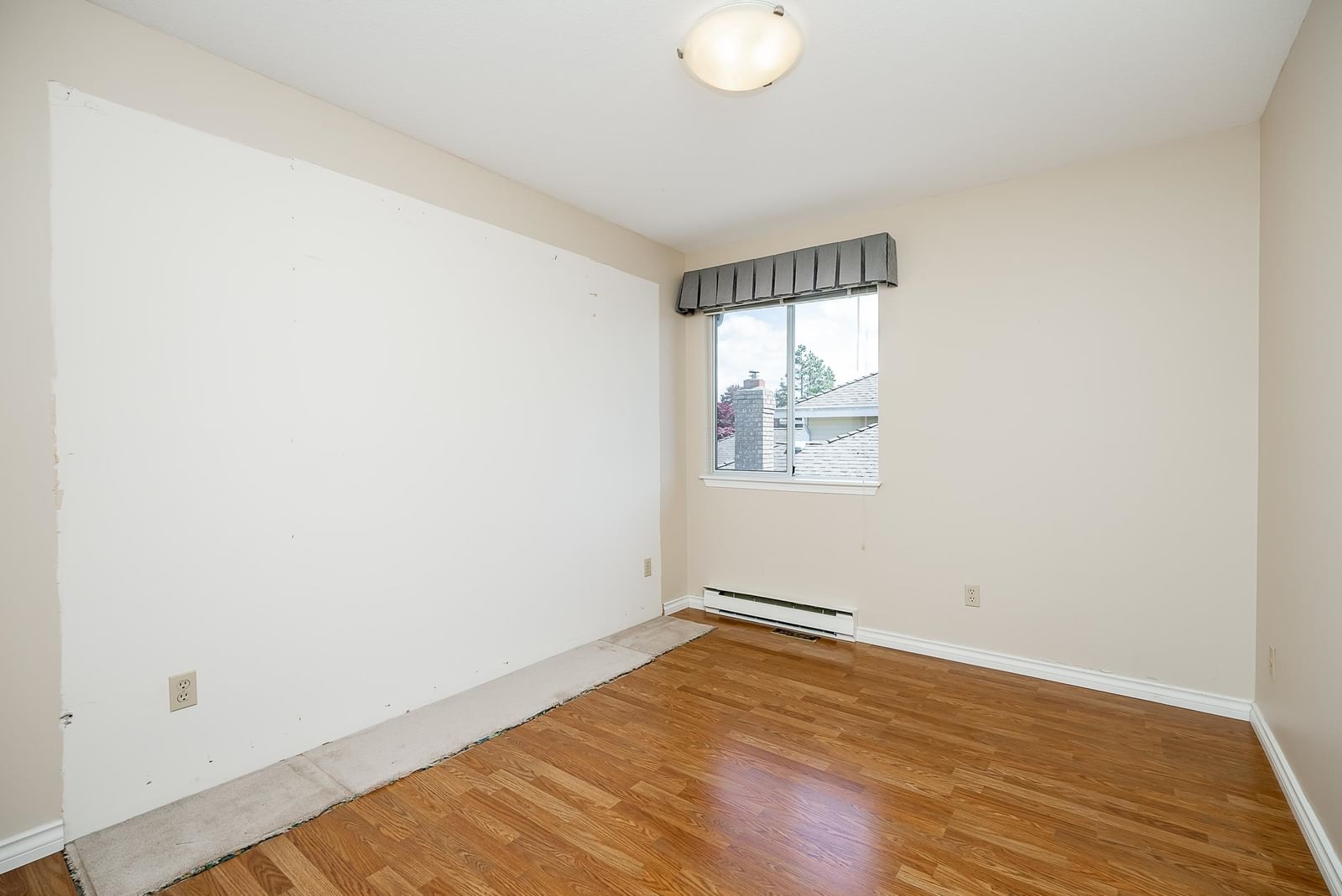 Listing Image 26
