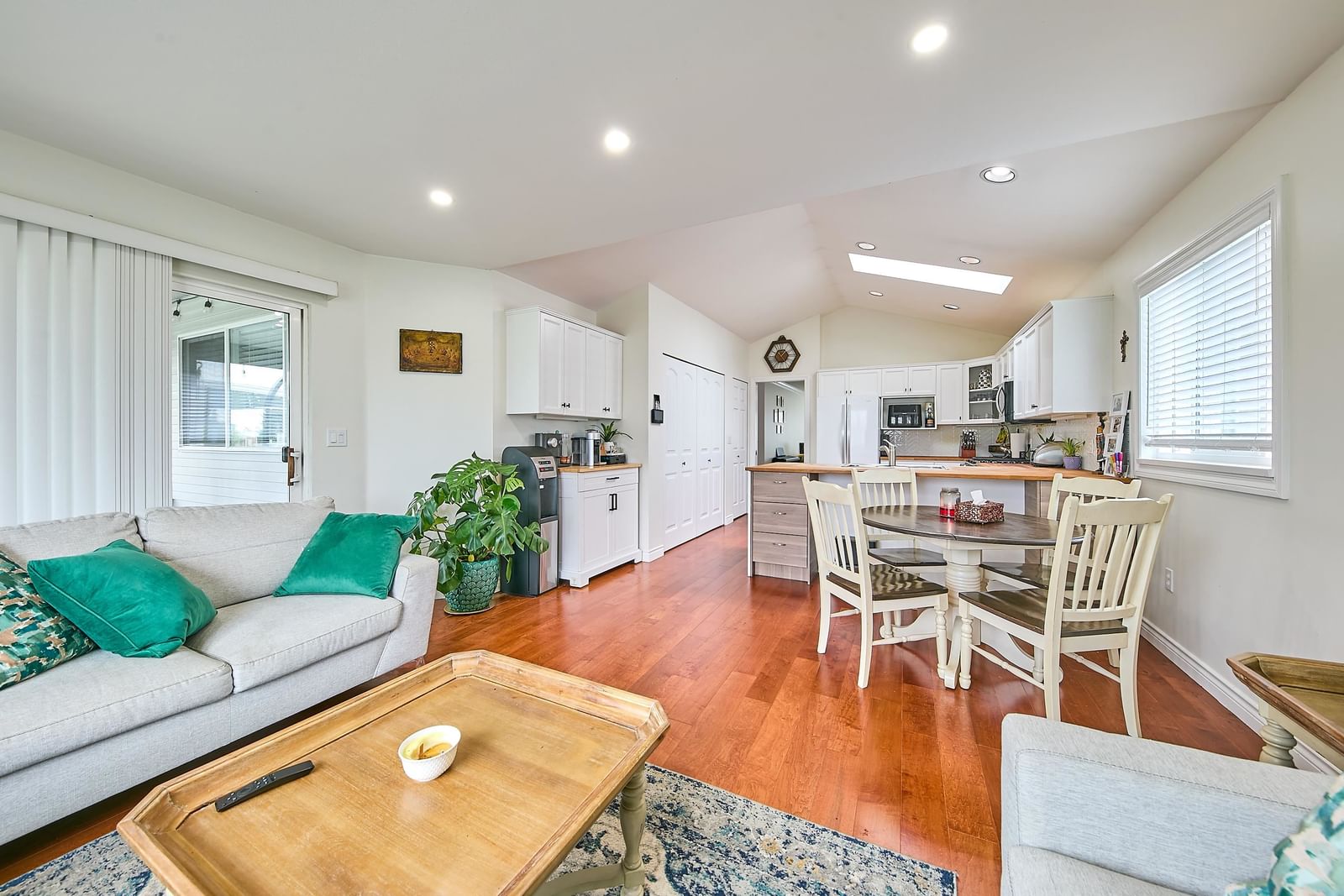 Listing Image 12
