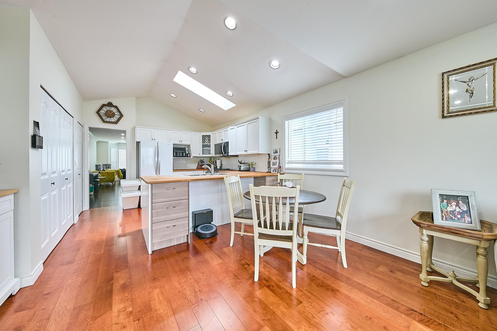 Listing Image 6